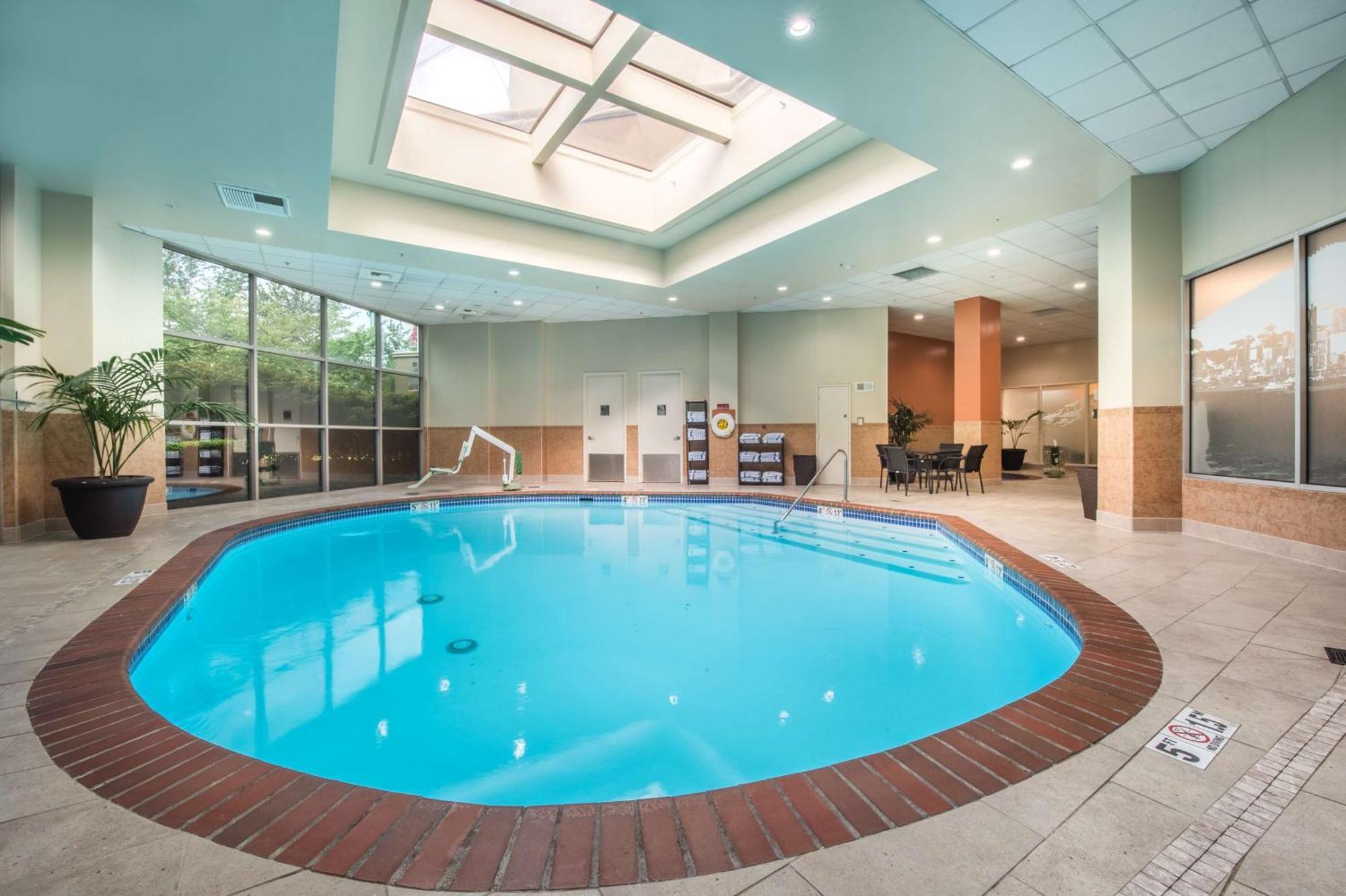 Embassy By Hilton Seattle - Tacoma International Airport Hotel 3*