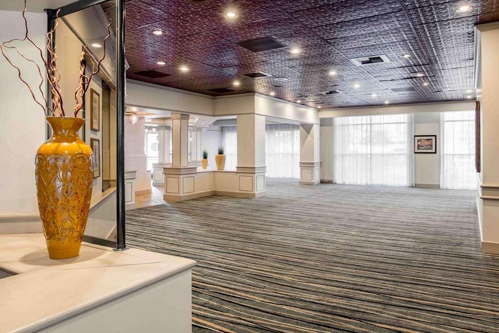 Embassy By Hilton Seattle - Tacoma International Airport